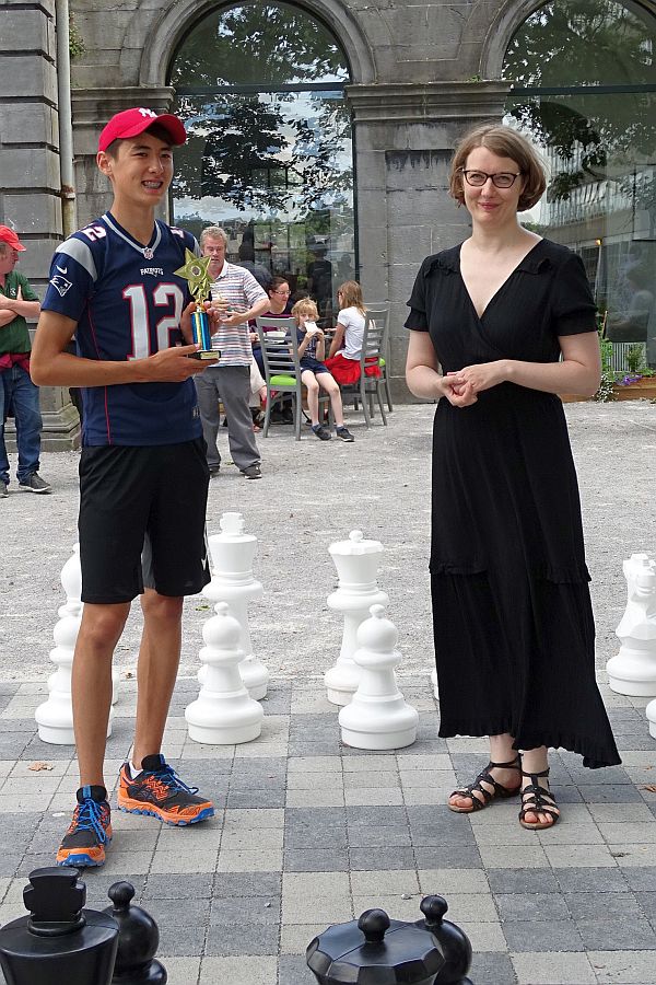 Con Kirby Rayand Vladimir are playing a friendly 1st prize Sunday